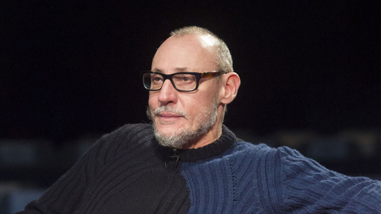 Κλέων Γρηγοριάδης: Γδυνόταν την ώρα που μιλούσε η Μαρία Απατζίδη στη Βουλή – Βίντεο