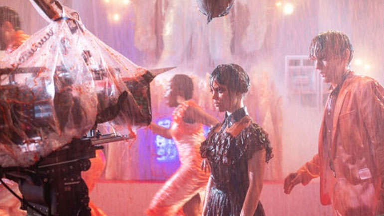 Wednesday: Οι χρήστες του Twitter κατηγορούν την Jenna Ortega ότι εξέθεσε στον κορωνοϊό τους συντελεστές της σειράς