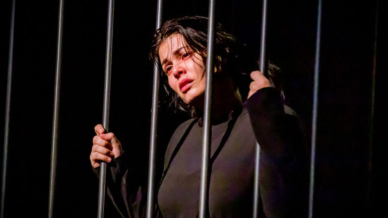 Μαρία Κορινθίου για τις αναβολές της παράστασής της: «Διαλύθηκα, έπιασα κόκκινα, τραβάω χειρόφρενο λοιπόν»