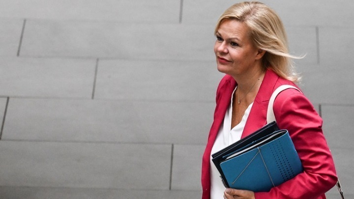 Η υπουργός Εσωτερικών της Γερμανίας, Νάνσι Φάιζερ.