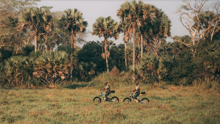 Οι δασοφύλακες στην Αφρική χρησιμοποιούν αθόρυβα ηλεκτρικά ποδήλατα για να πιάσουν λαθροκυνηγούς