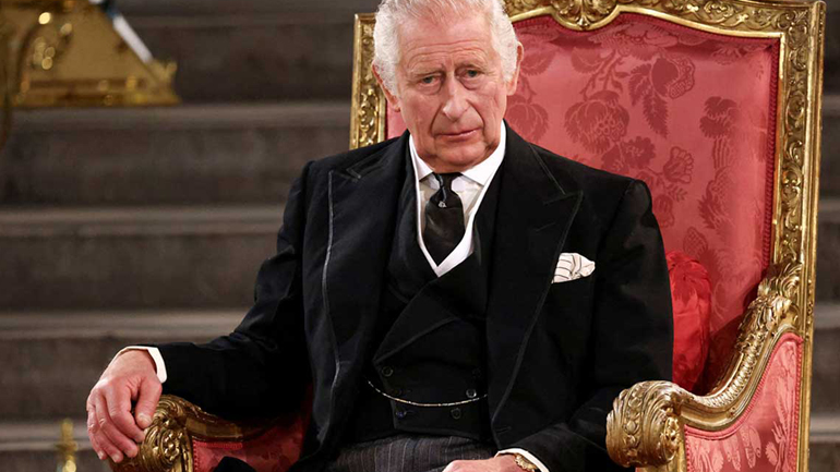 Ηνωμένο Βασίλειο: Τα πρώτα νομίσματα αξίας 50 πενών με το πορτρέτο του βασιλιά Καρόλου μπαίνουν σε κυκλοφορία