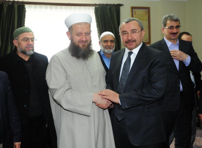 Ο Χότζα Εφέντι με δήμαρχο του AKP της περιοχής Sancaktepe στην ασιατική πλευρά της Κωνσταντινούπολης 