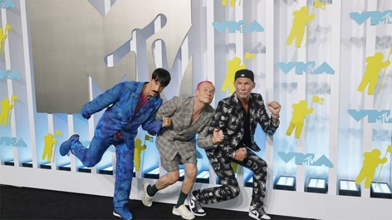 Tο βίντεο του «Californication» των Red Hot Chili Peppers ξεπέρασε το ένα δισεκατομμύριο προβολών στο YouTube