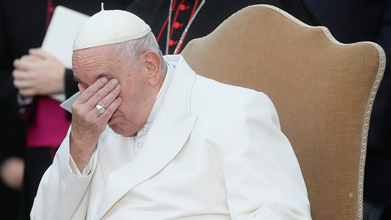 Ξέσπασε σε κλάματα ο Πάπας Φραγκίσκος μιλώντας για τη «μαρτυρική Ουκρανία» Ξέσπασε σε κλάματα ο Πάπας Φραγκίσκος μιλώντας για τη «μαρτυρική Ουκρανία»