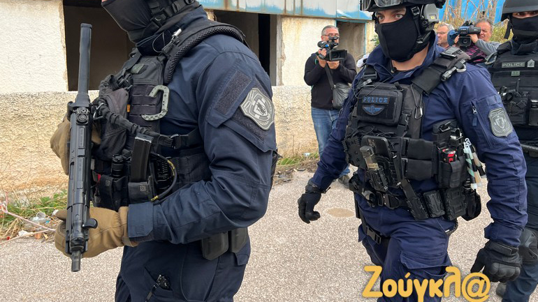 Σε εξέλιξη επιχείρηση της Αστυνομίας στα Νεόκτιστα Ασπροπύργου