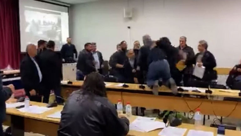 Κρήτη: Σκηνές «φαρ ουέστ» στο Δημοτικό Συμβούλιο Γόρτυνας