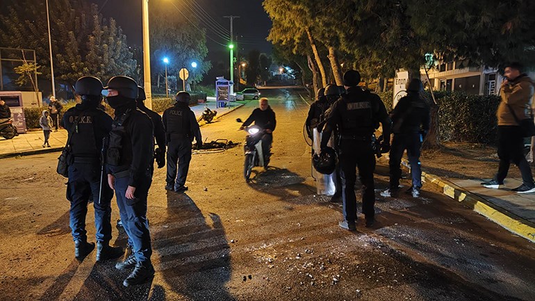 Ασπρόπυργος: Η ΕΛ.ΑΣ. διαψεύδει τα δημοσιεύματα για απεγκλωβισμό αστυνομικών με επέμβαση ελικοπτέρου