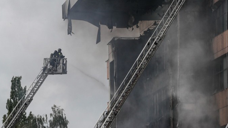 Τεράστια πυρκαγιά σε εμπορικό κέντρο σε προάστιο της Μόσχας, οι αρχές υποπτεύονται εμπρησμό