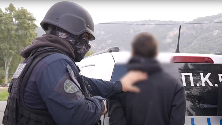 Έξι συλλήψεις και 15 προσαγωγές έγιναν στη μεγάλη αστυνομική επιχείρηση στη Δυτική Αττική