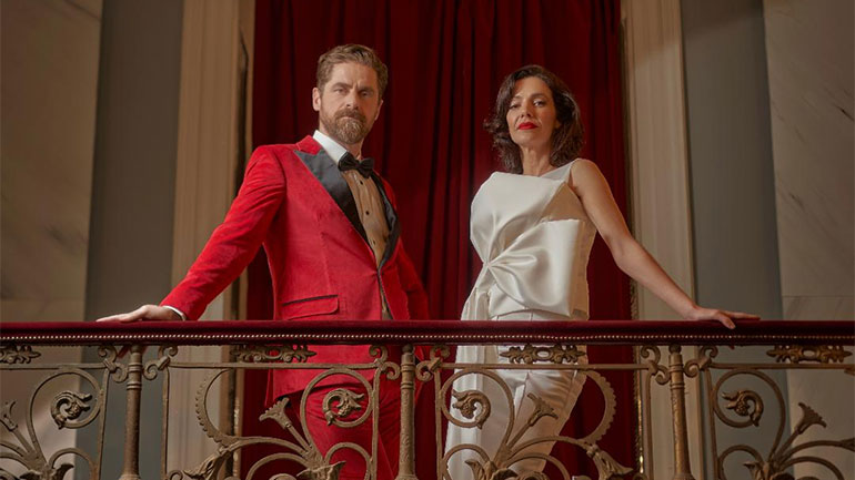 Χριστούγεννα στο Δημοτικό Θέατρο Πειραιά με τον Δημήτρη Λάλο και τη Μαριλίτα Λαμπροπούλου