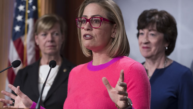 ΗΠΑ: Η Δημοκρατική γερουσιαστής Κίρστεν Σίνεμα ανακοίνωσε την ανεξαρτητοποίησή της