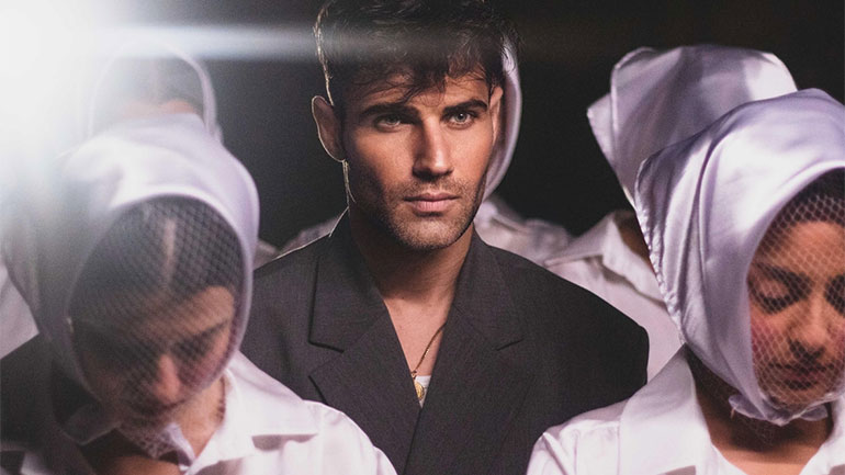 Πέτρος Ιακωβίδης – «Να Να Να (Τραγουδώ Για Σένα)»: Το δυνατό μήνυμα του νέου του τραγουδιού!