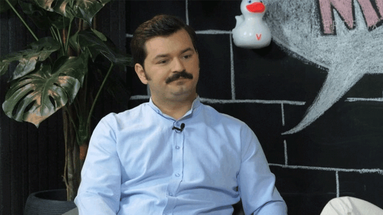 Η εξομολόγηση του Ιωάννη Απέργη: «Όταν ήρθα στην Ελλάδα κοιμόμουν σε παγκάκι»