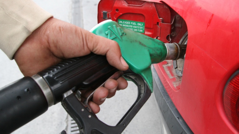 Καλαμάτα: Ρομά έβαλαν βενζίνη και εξαφανίστηκαν – Δυο συλλήψεις