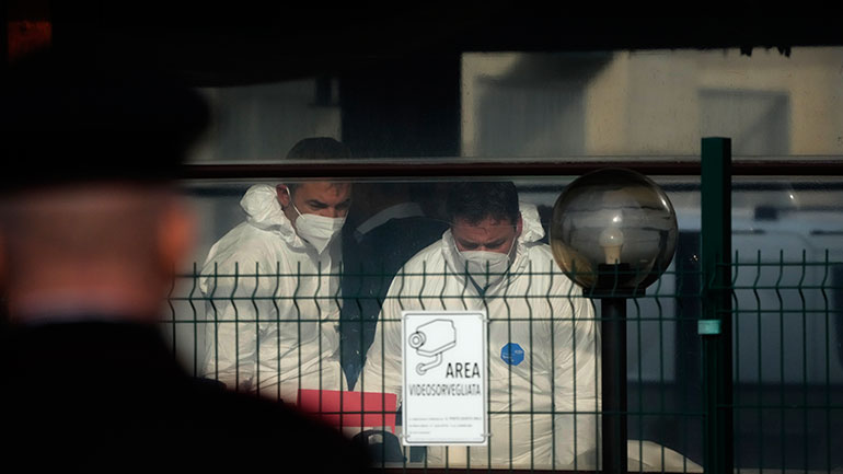 Ρώμη: Τρεις νεκροί και τέσσερις τραυματίες ο απολογισμός του μακελειού σε συνέλευση πολυκατοικίας