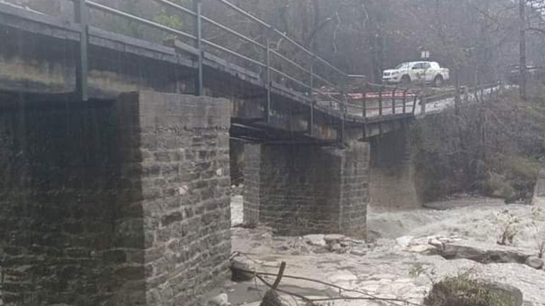 Ζημιές σε πεζογέφυρα στα Τζουμέρκα από την κακοκαιρία