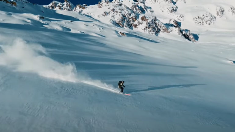 Καταπληκτικό fpv βίντεο με σκιέρ