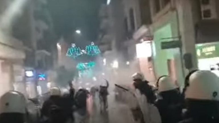 Πάτρα: Επεισόδια στην πορεία για τον θάνατο του 16χρονου από αντιεξουσιαστές