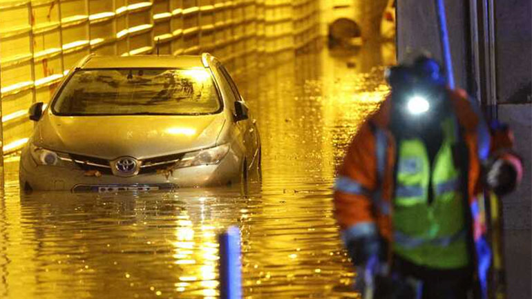 «Πνίγεται» η Λισαβόνα από τις βροχοπτώσεις