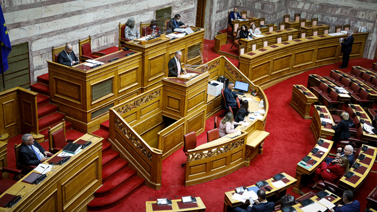 Βουλή: Εγκρίθηκε επί της αρχής το νομοσχέδιο για τον Τύπο – Οι θέσεις των φορέων