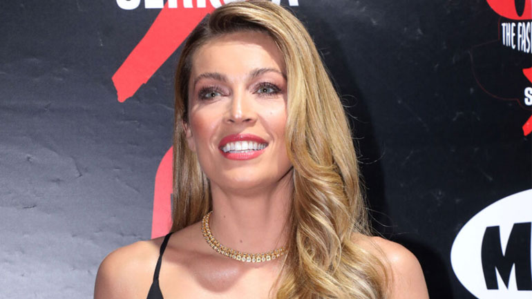 MadWalk 2022 – Μαριέττα Χρουσαλά: Στο πλευρό της ο σύζυγός της, Λέων Πατίτσας