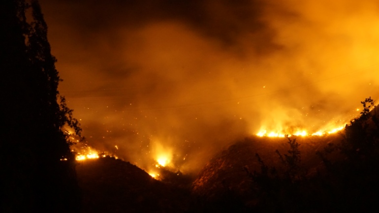 Πυρκαγιές στη Χιλή: Ένας νεκρός, πέντε τραυματίες, δεκάδες σπίτια έγιναν στάχτη