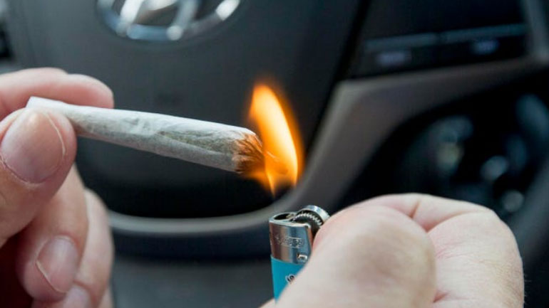 Μασαχουσέτη: Νομιμοποιήθηκε η μαριχουάνα και αυξήθηκαν τα τροχαία – Αλλάζουν τα μαθήματα οδήγησης