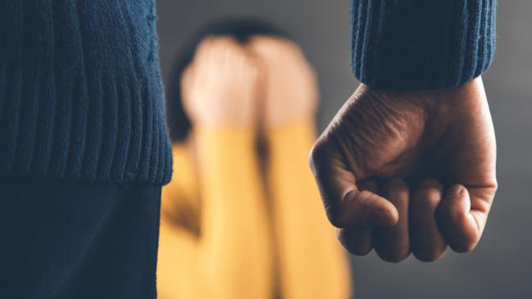Βόλος: 33χρονος που κακοποιούσε για χρόνια τη σύζυγό του «κρύφτηκε» από το δικαστήριο