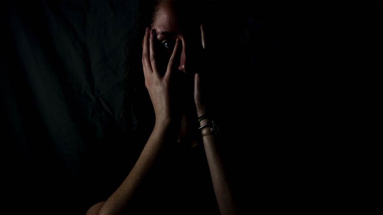 Συνολικά 208.000 θύματα ενδοοικογενειακής βίας καταγράφηκαν το 2021 στη Γαλλία