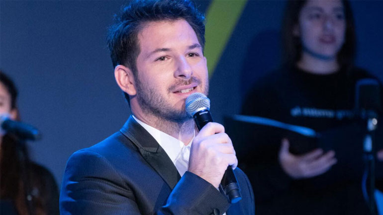 Γιώργος Περρής: «Με ανάγκασαν να υπογράψω ότι δεν θα αποκαλύψω ποτέ δημόσια ότι είμαι γκέι»