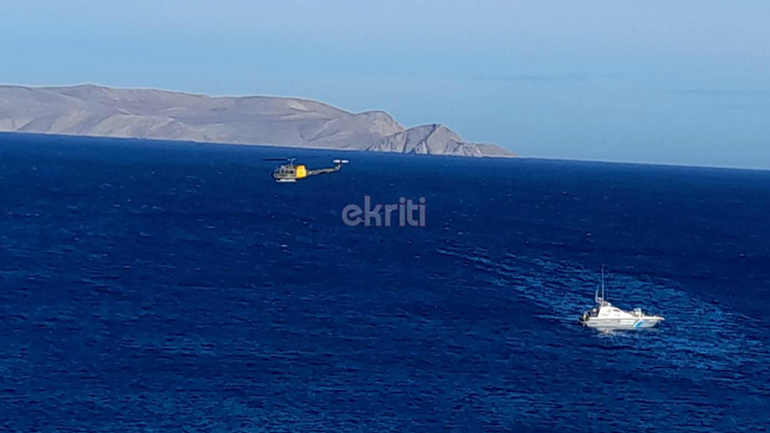 Κρήτη: Μονοκινητήριο αεροσκάφος κατέπεσε στη θάλασσα – Σώος ο ένας επιβαίνων, δεν τα κατάφερε ο δεύτερος