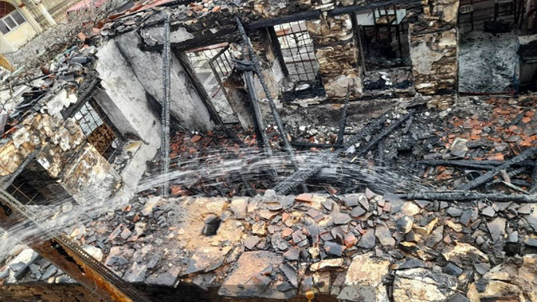 Πυρκαγιά κατέστρεψε ολοσχερώς καφενείο στη Λίμνη Πλαστήρα