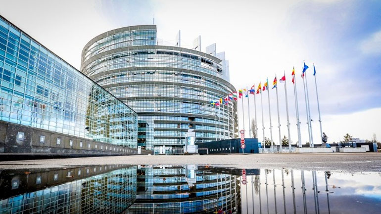 Η ΕΕ υιοθετεί τον ελάχιστο φόρο 15% στις πολυεθνικές