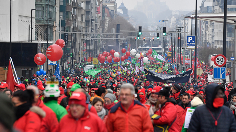 Βέλγιο: Χιλιάδες άνθρωποι διαδήλωσαν διαμαρτυρόμενοι για την αύξηση του κόστους διαβίωσης