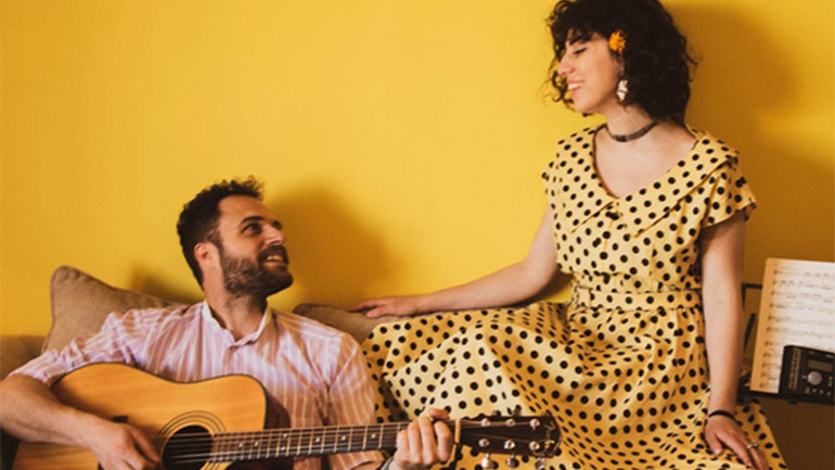 Μουσική βραδιά με μια κιθάρα, πολύ ταλέντο και Χριστουγεννιάτικη διάθεση στα Βριλήσσια