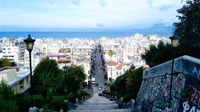 Πάτρα: Καύση τζακιών, μετεωρολογικές συνθήκες και μικροκλίμα ρυπαίνουν την ατμόσφαιρα