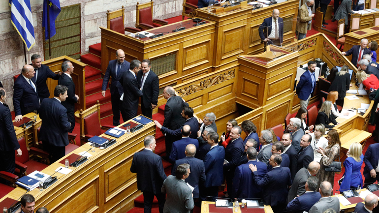 Βουλή: Με 156 «ναι» έναντι 143 «όχι» κυρώθηκε ο κρατικός προϋπολογισμός 2023