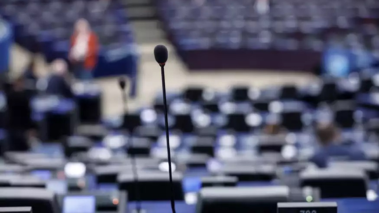 Διευθυντής Διεθνούς Διαφάνειας: «Υπάρχει μία κουλτούρα ατιμωρησίας στις Βρυξέλλες»