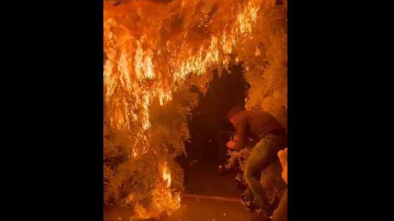 Λονδίνο: Μεγάλη φωτιά σε εστιατόριο – Βίντεο-σοκ με θαμώνες να τρέχουν πανικόβλητοι