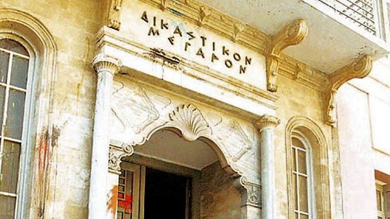 Κρήτη: Την Τρίτη απολογείται η 56χρονη που ξυλοκόπησε και απείλησε με μαχαίρι τη σύντροφό της