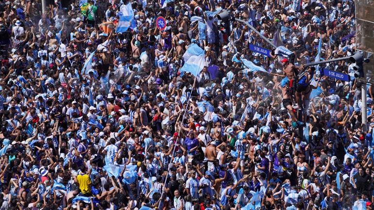 Eκστασιασμένοι Αργεντινοί, πλημμύρισαν τους δρόμους του Μπουένος Άιρες