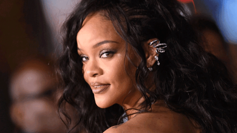 Rihanna: Μας δείχνει για πρώτη φορά τον γιο της και προκαλεί ενθουσιασμό – Βίντεο