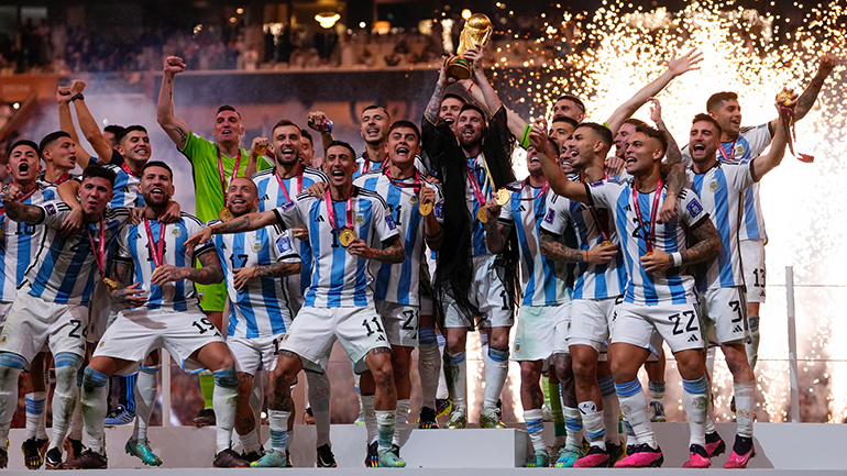 Βασίλισσα η Αργεντινή, ΚΑΤΑΡαμένοι οι «πετεινοί»