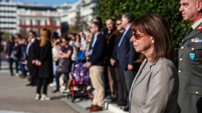 Η ΠτΔ παρακολούθησε την τελετή αλλαγής Φρουράς στο Μνημείο του Άγνωστου Στρατιώτη