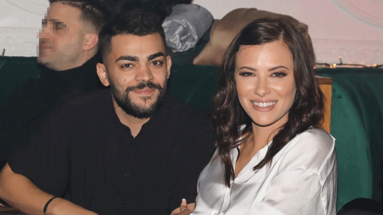 Λάουρα Νάργες – Χρήστος Σαντικάι: Γάμος και βάφτιση μαζί για το ζευγάρι