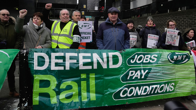 Η Βρετανική κυβέρνηση επιστρατεύει 1.200 στρατιώτες και 1.000 δημοσίους υπαλλήλους προς αντικατάσταση των απεργών