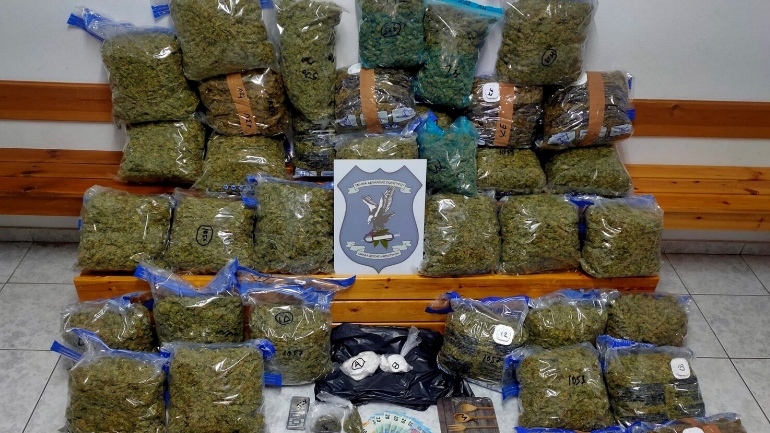 Θεσσαλονίκη: Την τσάκωσαν στα διόδια με ναρκωτικά στο σουτιέν