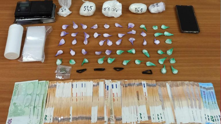 Συνελήφθη 25χρονος για κατοχή και διακίνηση ναρκωτικών στο Γαλάτσι