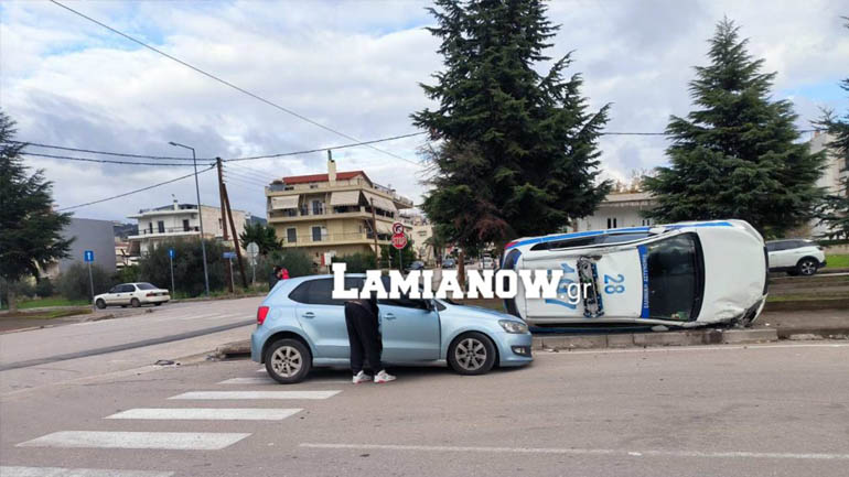 Λαμία: Περιπολικό τράκαρε με Ι.Χ και τούμπαρε